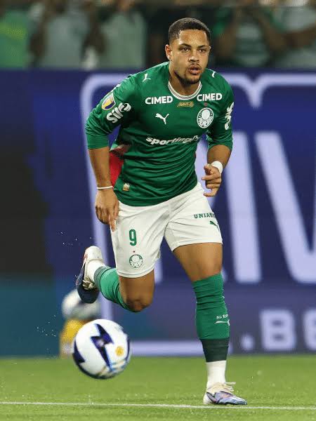 Vitor Roque